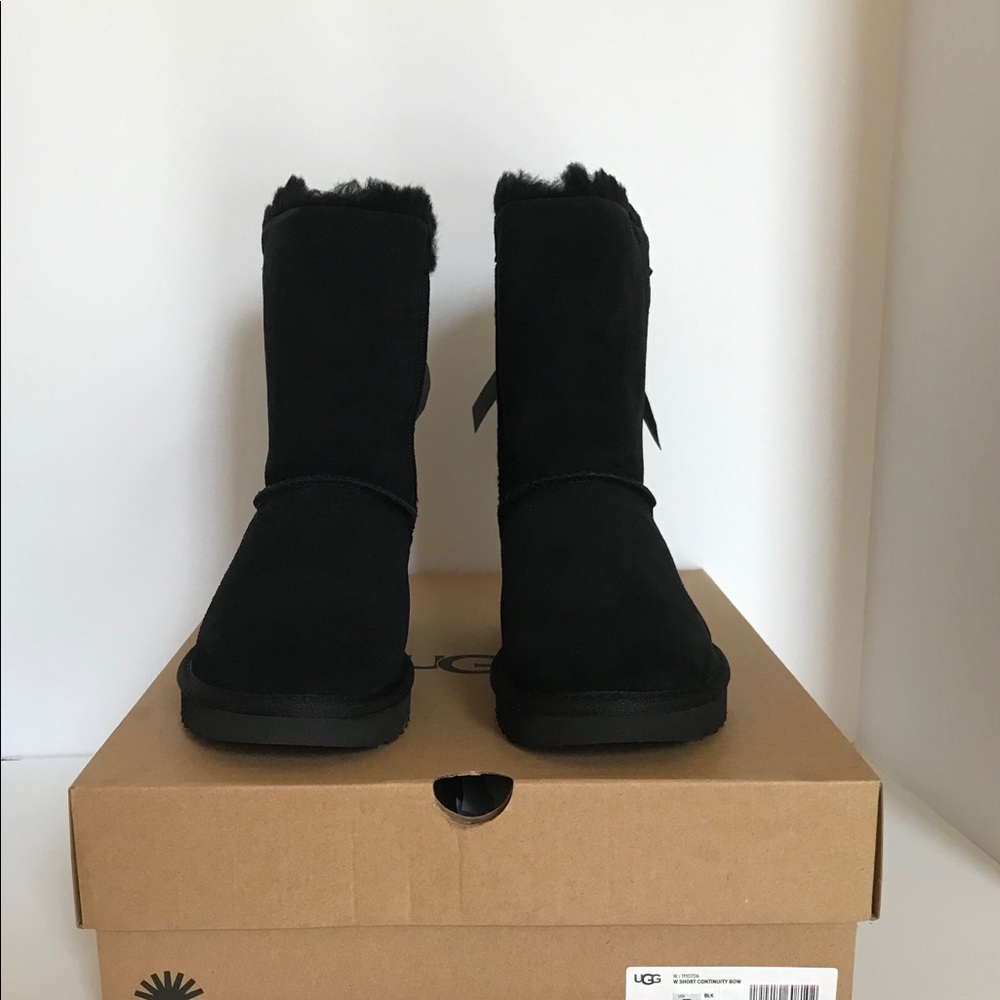 UGG Short Continuity Bow Boots - Picture 5 of 7